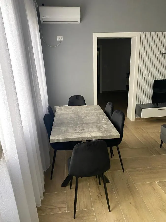 Eagle'S Nest Apartment Shkoder 0*,  Albania