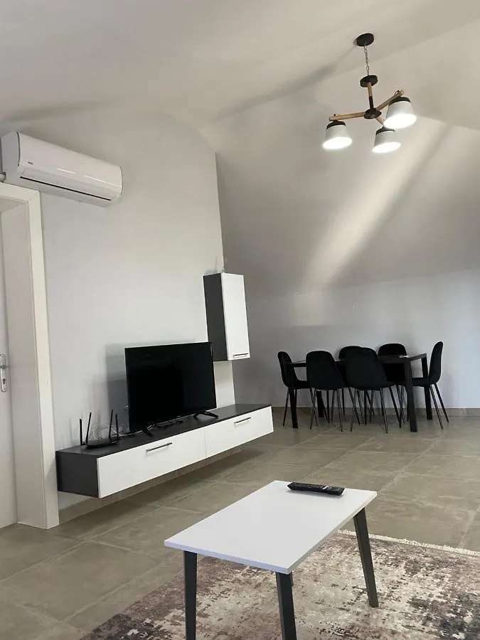 Eagle'S Nest Apartment Shkoder
