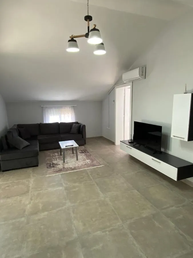 Eagle'S Nest Apartment Shkoder