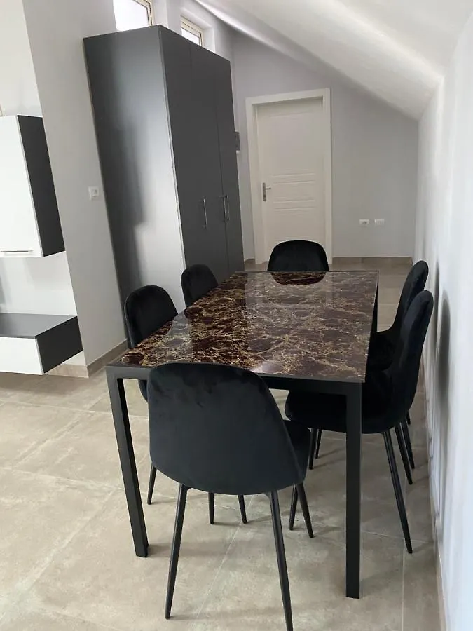 Eagle'S Nest Apartment Shkoder