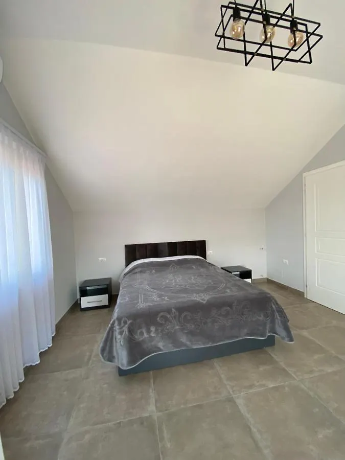 Eagle'S Nest Apartment Shkoder